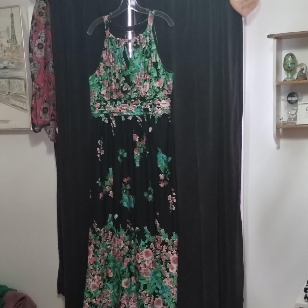 Floral Sleeveless Maxi Dress